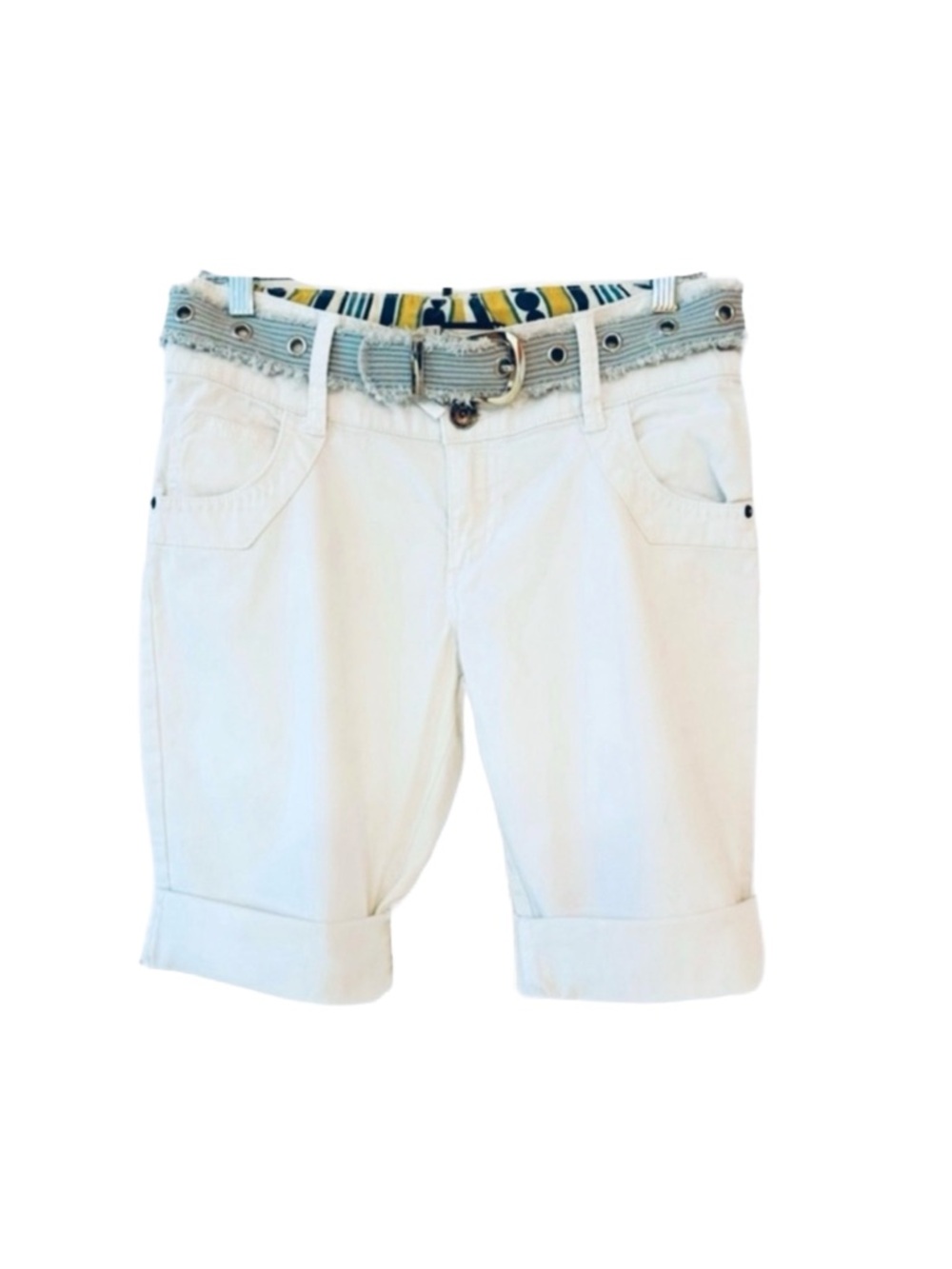 LEVI’S ONE TRUE FIT ~ white denim shorts w/light wash frayed jean belt size 10P